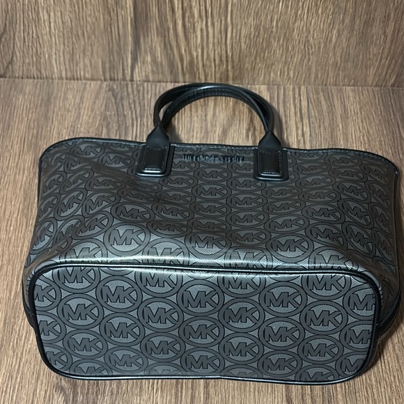 🔥🔥🔥Michael Kors Jodie Small Logo Jacquard Tote Bag🔥🔥🔥 - Picture 6 of 16